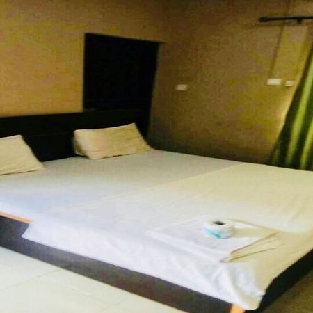 Momak 4 Hotel & Suites Ibadan Exterior photo