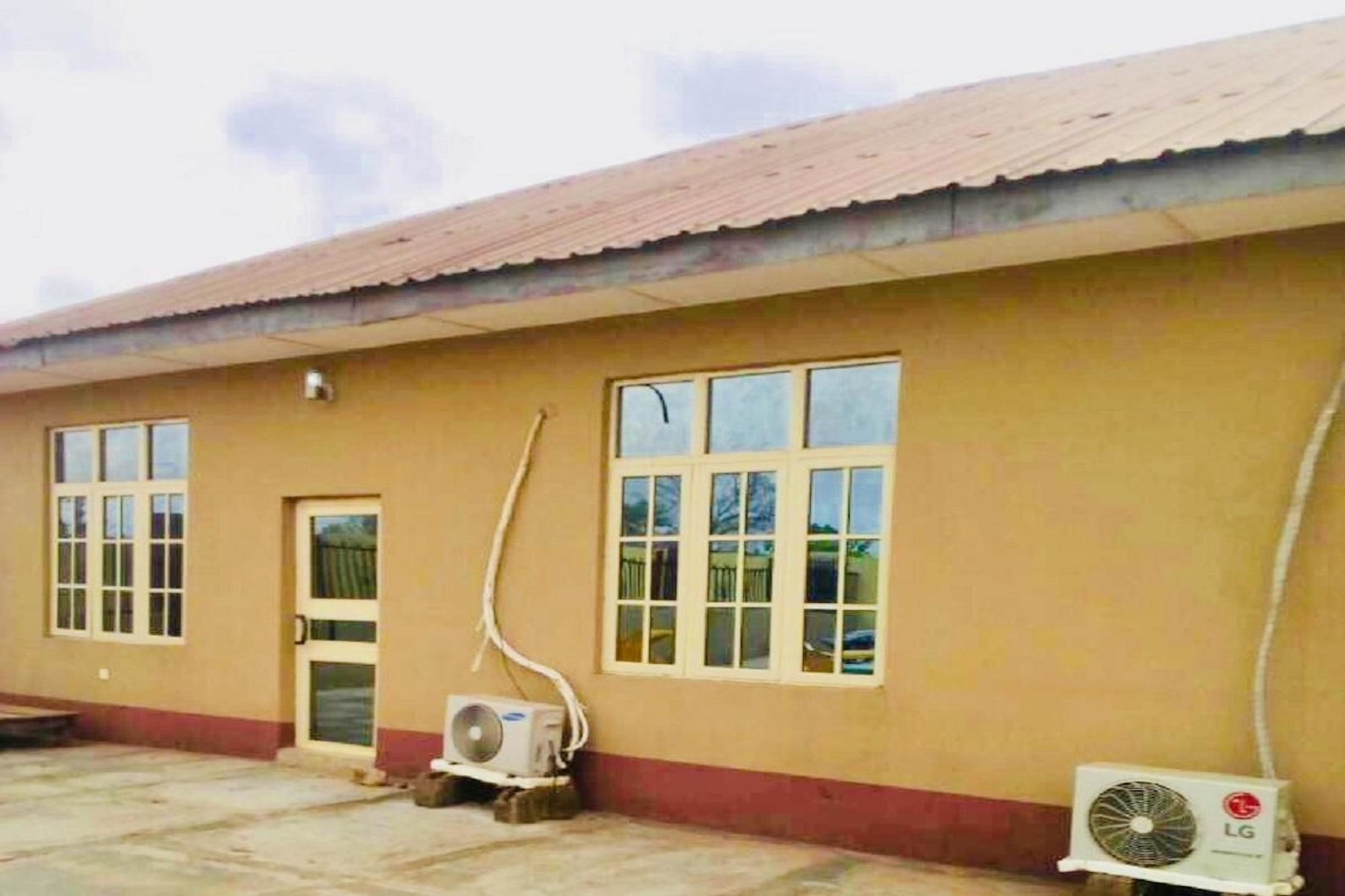 Momak 4 Hotel & Suites Ibadan Exterior photo